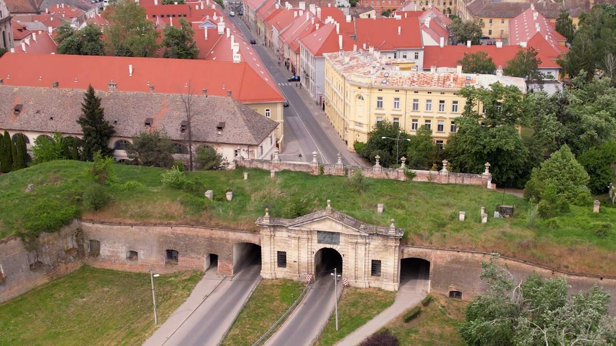 ПЕТРОВАРАДИНСКА ТВРЂАВА