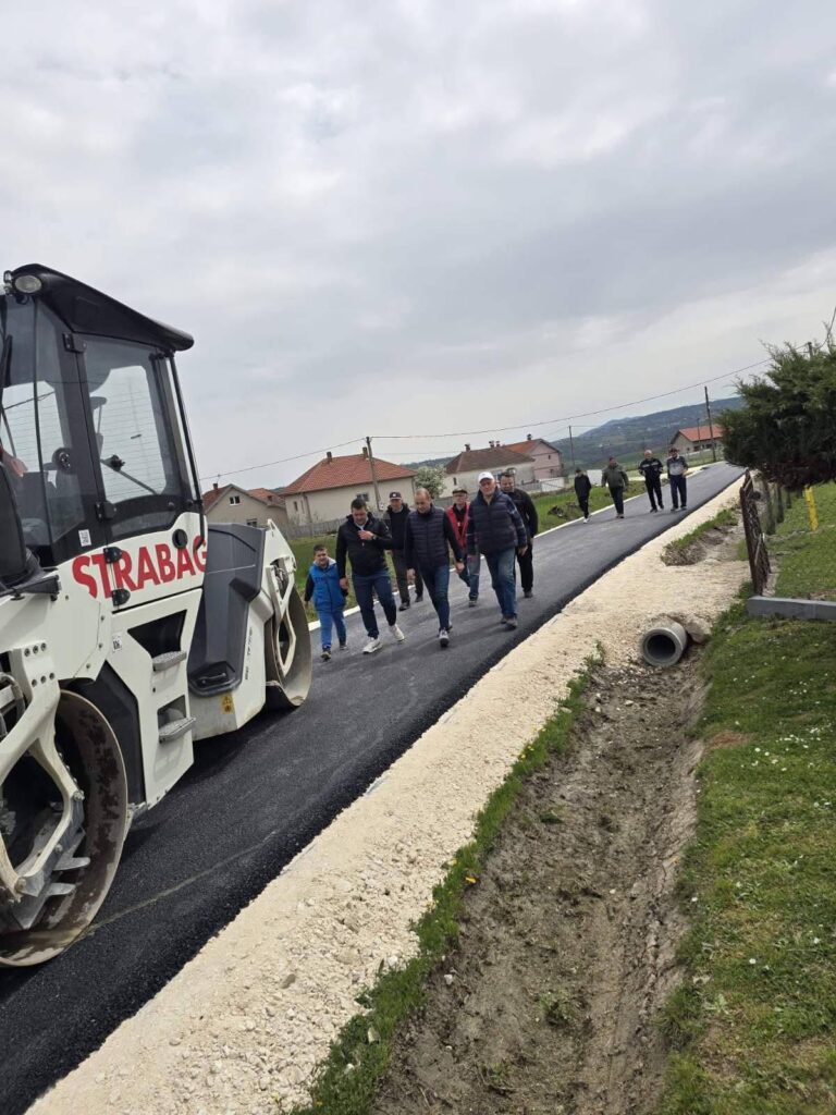 НАСТАВЉА СЕ АСФАЛТИРАЊЕ У ОПШТИНИ АРАНЂЕЛОВАЦ – УРЕЂЕН ПУТ У ОРАШЦУ