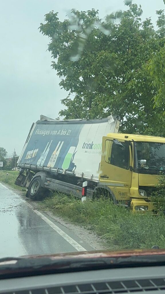 (ФОТО/ВИДЕО)ДВА САОБРАЋАЈНА УДЕСА НА ПОДРУЧЈУ АРАНЂЕЛОВЦА: АПЕЛ ВОЗАЧИМА НА ДОДАТАН ОПРЕЗ