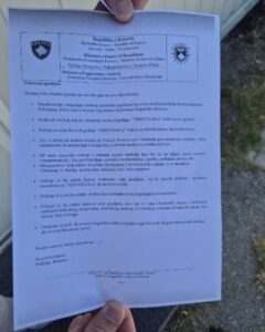 (FOTO) ŠIPTARI PONIŽAVALI SRBE NA VIDOVDAN: Upustvo terorista našem narodu kako da se ponaša u svojoj zemlji