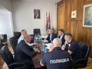 ОРЛИЋ СА ПОЛИЦИЈОМ НА САСТАНКУ
